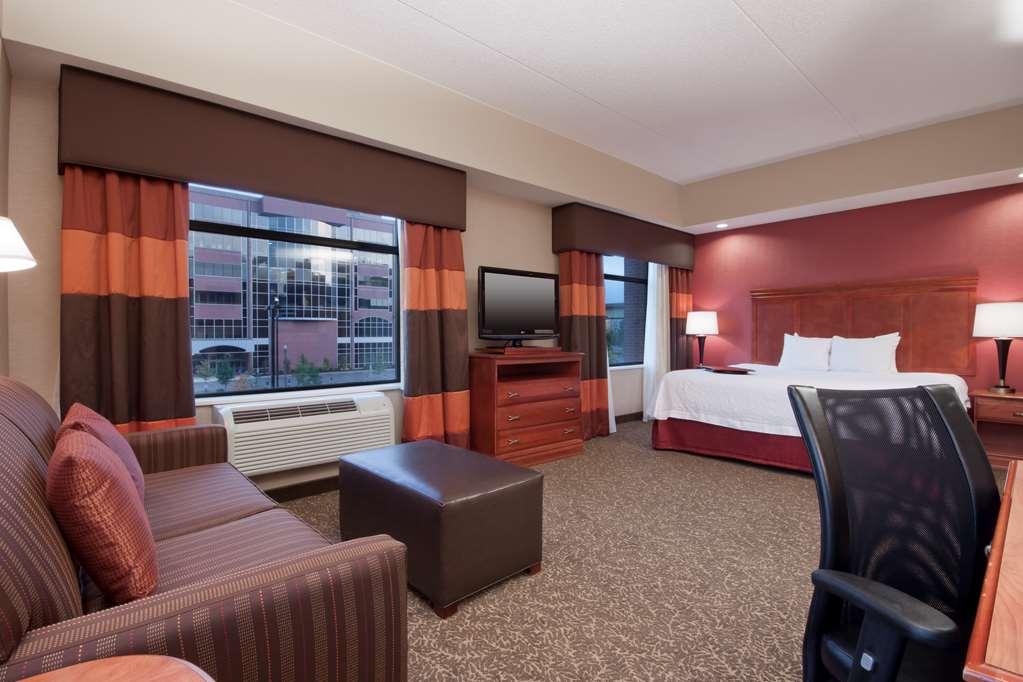 Hampton Inn & Suites Pittsburgh Downtown Room photo